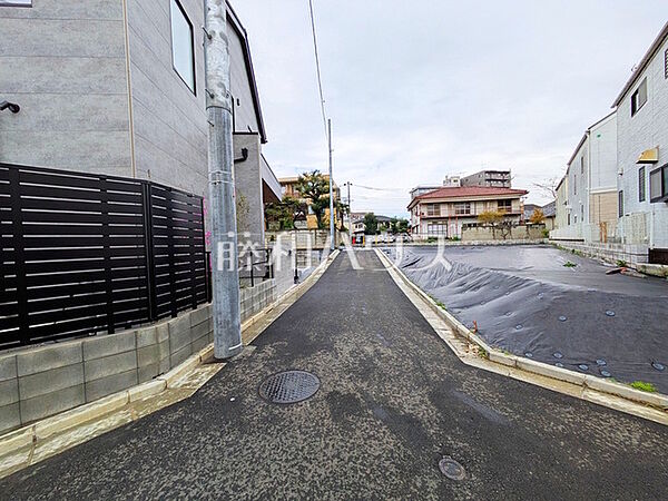 接道状況および現場風景　【中野区沼袋4丁目】 見学はしたいけど、なかなか時間が取れない…そんな方に出勤前や仕事終わりにマイホームを見学できるサポートをいたします。　