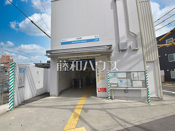 西武新宿線　沼袋駅 (640m)