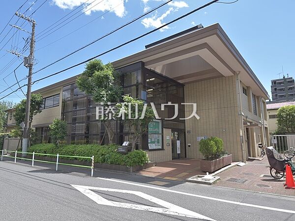 中野区立江古田図書館 (950m)