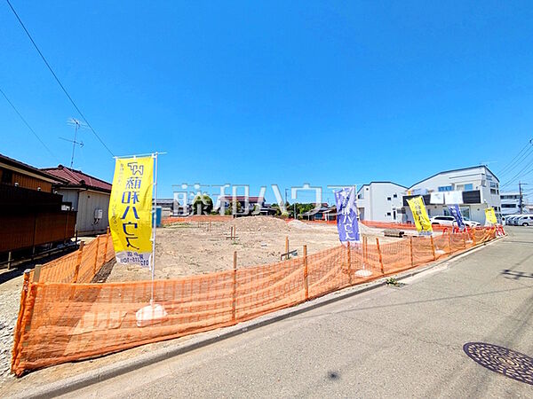 ≪接道状況≫周囲に高い建物のないエリアのため、空が大きく感じます。【府中市四谷3丁目】
