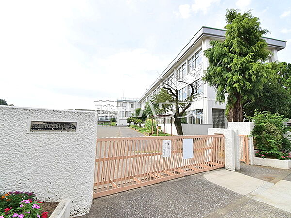昭島市立田中小学校 (688m)