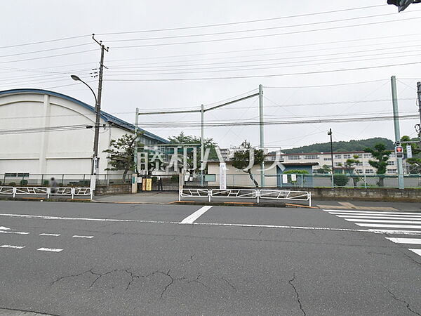 八王子市立中野北小学校 (960m)