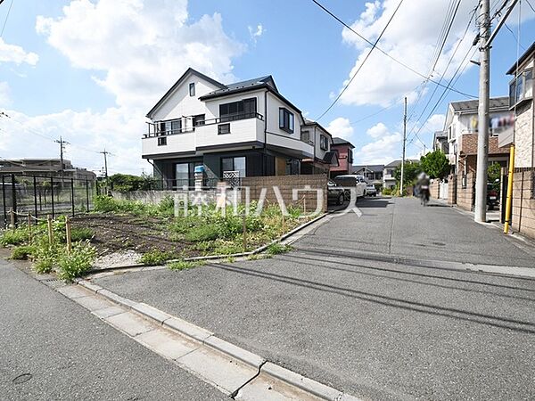 接道状況および現場風景　【東久留米市神宝町1丁目】ハウスメーカーから建物プランまで、あなたの「夢」を「カタチ」にできるフリースタイル分譲地で、夢のマイホームを建築してみませんか？