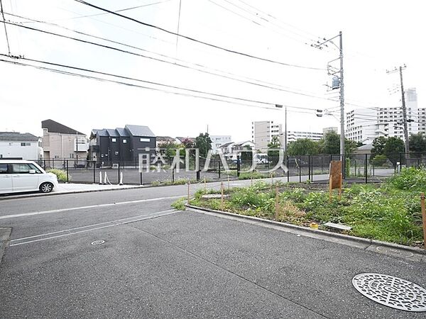 接道状況および現場風景　【東久留米市神宝町1丁目】「夢は注文住宅！でも注文住宅って何から手をつければいいの？」　そんな時は、ぜひ当社へご相談下さい！