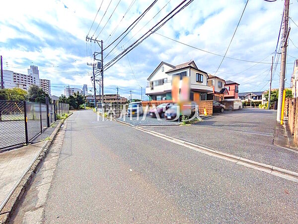 接道状況および現場風景　【東久留米市神宝町1丁目】 平日のご案内も可能です。まずはお気軽にお問合せ下さいませ。