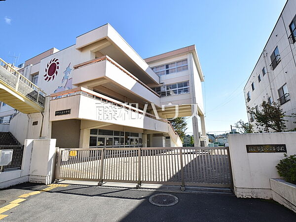 新座市立八石小学校 (860m)