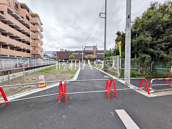 ≪接道状況および現場風景≫参考プランをご用意いたしました。もちろんフリープランで建築可能！　【府中市本町4丁目】