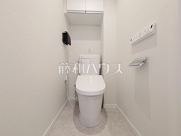 ≪トイレ≫温水洗浄便機能付きトイレで清潔にご使用いただけます。【ルネファンタグラーレ府中是政】