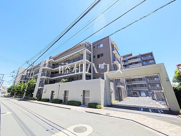 ≪外観≫周辺環境はもちろん、日当たりや設備仕様など、実際に行ってみないと分からないことも多くございます。営業担当がご案内いたしますのでお気軽にお問い合わせくださいませ☆【ルネファンタグラーレ府中是政】