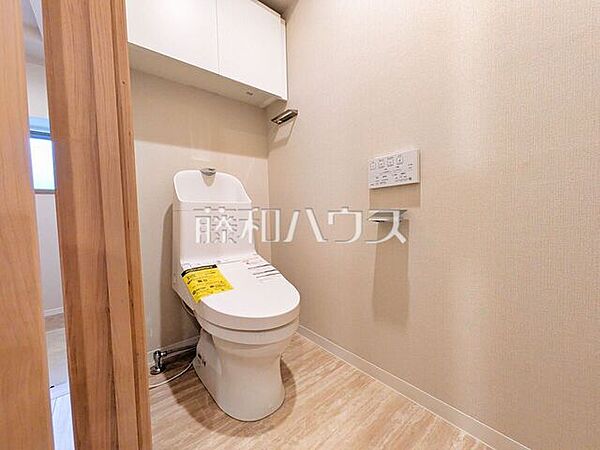 ≪トイレ≫温水洗浄便機能付きトイレで清潔にご使用いただけます。　【ミオカステーロ府中紅葉丘】