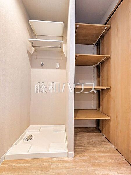 ≪洗面所≫洗面室のリネン庫は日用品やタオルなど収納できて便利！【ミオカステーロ府中紅葉丘】