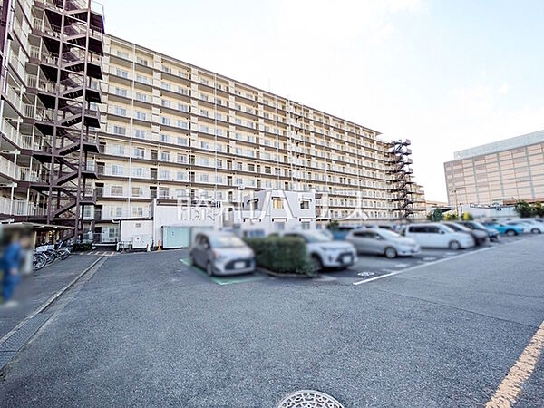 駐車場　【メゾンエクレーレニュー昭島】