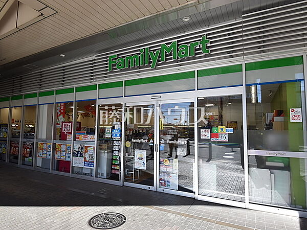 ファミリーマート エミオ保谷店 (770m)