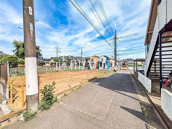 接道状況および現場風景　【国分寺市戸倉1丁目】 建物のプレゼンをさせていただきますので、実際の完成イメージを思い描いていただくことができます。お気軽にお問合せ下さい。