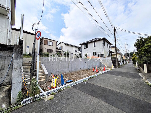 接道状況および現場風景　【日野市程久保2丁目】