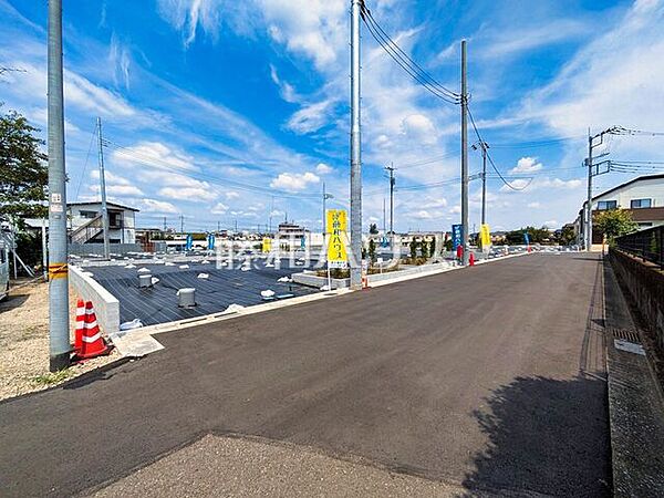 現場風景　【東久留米市下里1丁目】 建物のプレゼンをさせていただきますので、実際の完成イメージを思い描いていただくことができます。お気軽にお問合せ下さい。