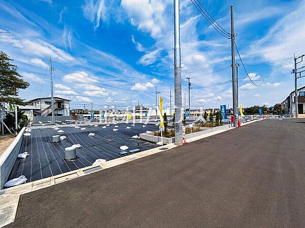 接道状況および現場風景　【東久留米市下里1丁目】ぜひ実物をご覧いただきたく思います。喜んでご案内いたしますのでお気軽にお問合せ下さい。