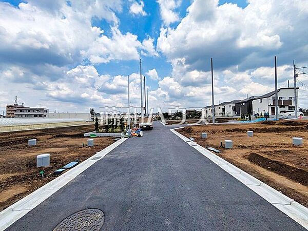 接道状況および現場風景　【東久留米市下里1丁目】 見学はしたいけど、なかなか時間が取れない・・・そんな方に出勤前や仕事終わりにマイホームを見学できるサポートをいたします。