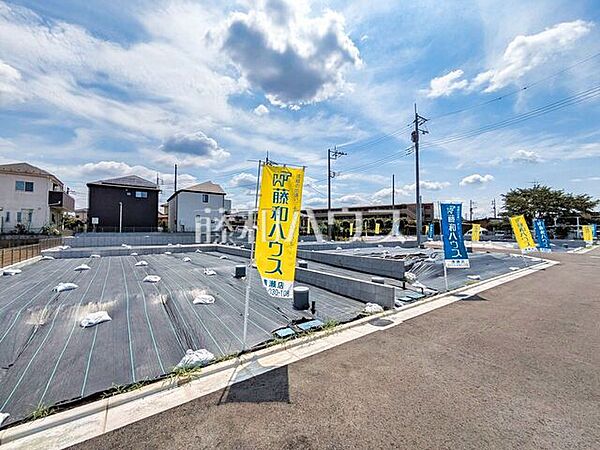 現場風景　【東久留米市下里1丁目】お買い物に便利な商業施設も充実のエリアです。　
