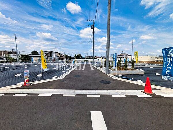 接道状況および現場風景　【東久留米市下里1丁目】 平日のご案内も可能です。まずはお気軽にお問合せ下さいませ。