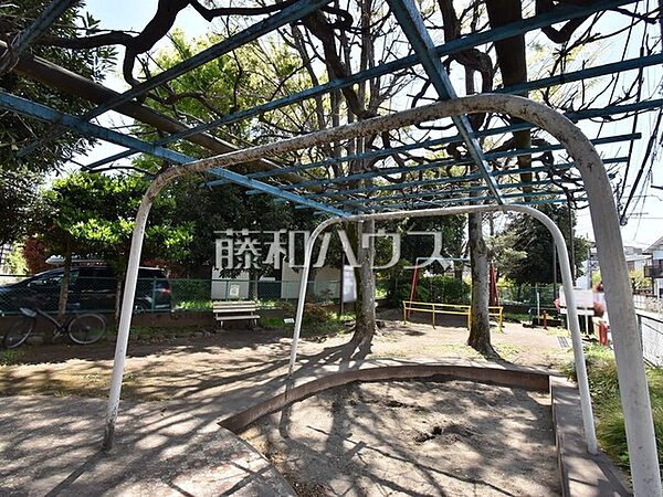 杉並区立成田東公園 (520m)