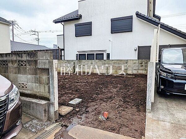 現地写真【三鷹市井口4丁目】 周辺環境はもちろん、日当たりや設備仕様など、実際に行ってみないと分からないことも多くございます。営業担当がご案内いたしますので、お気軽にお問い合わせください