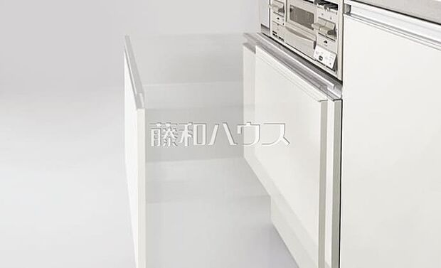 ソフトモーションレール ゆっくり静かに閉まるソフトモーションレール。収納してある食器の「ガチャン」という嫌な音がしません。【練馬区下石神井3丁目】