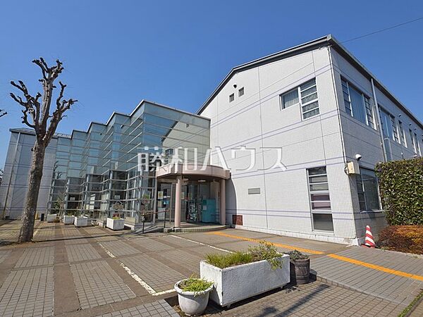新座市 西堀・新堀コミュニティーセンター (690m)