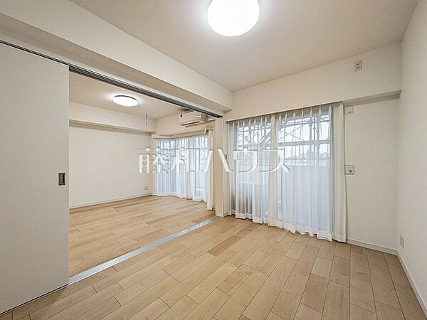 居室　【レクセルガーデン朝霞台】