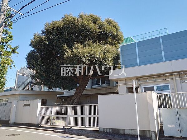 杉並区立久我山小学校 (160m)