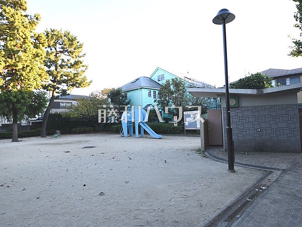 杉並区立高井戸東公園 (750m)