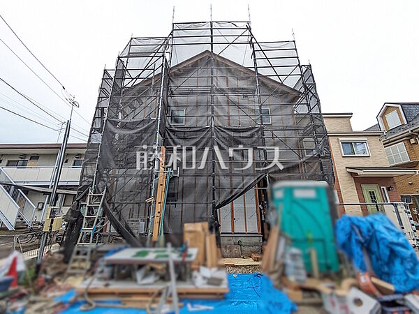 外観　【東大和市中央1丁目】 順調に工事が進んでいます。実際の街並みの様子が段々見えて参りました。ぜひ実際に現地をご見学下さいませ。　