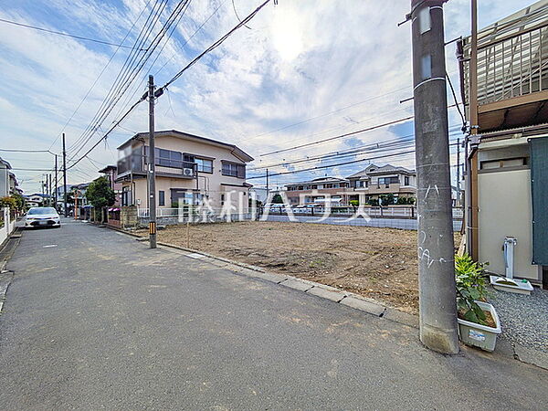 接道状況および現場風景　【日野市南平7丁目】周辺環境はもちろん、日当たりや設備仕様など、実際に行ってみないと分からないこともございます。営業担当がご案内致しますので、お気軽にお問い合わせください。