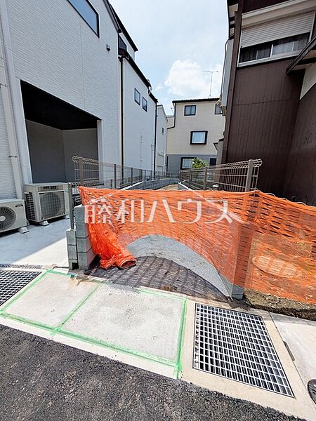 接道状況および現場風景　【川崎市多摩区菅稲田堤2丁目】