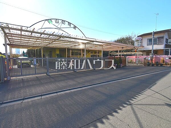 神山幼稚園 (180m)