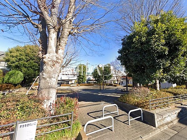 中新井公園 (150m)