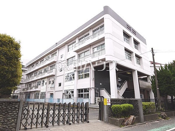 武蔵野市立第二中学校 (1390m)
