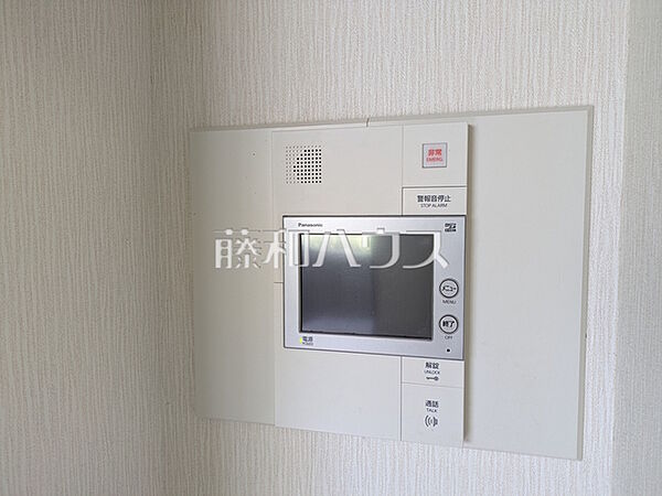 TVモニター付きインターホン　【ライオンズグローベル杉並今川レジデンシア】 防犯に役立つTVモニター付インターフォン訪問者がわかるTVモニター付インターホンは、お子様のお留守番にも活躍するかも？！