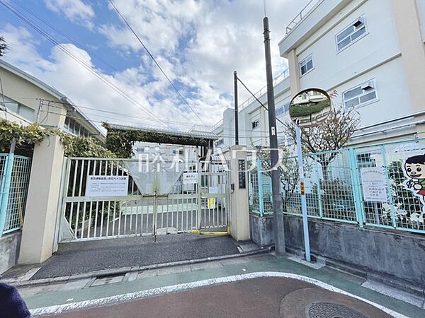 杉並区立杉並第七小学校 (400m)