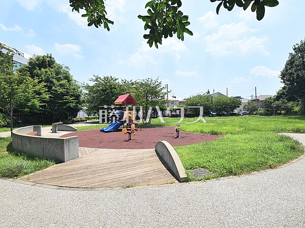 境南中央公園 (850m)