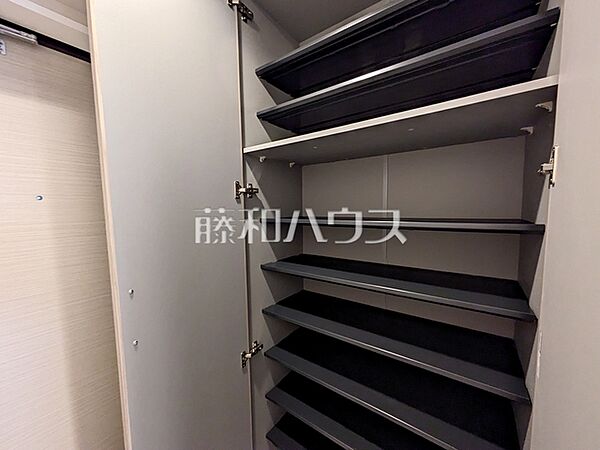 玄関収納　【ルピナス日野壱番館】