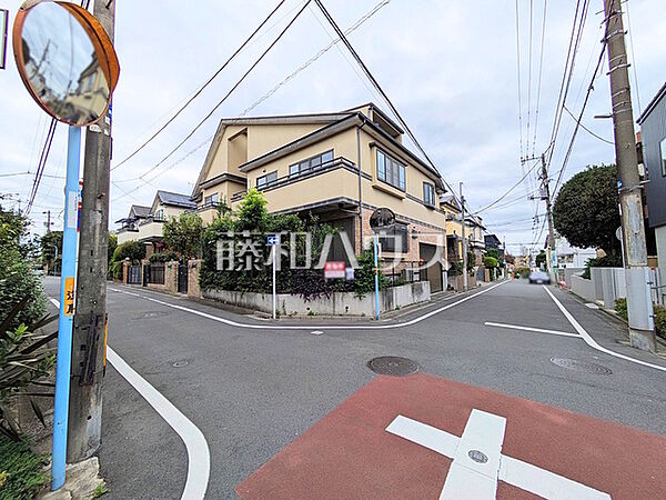 接道状況および現場風景　【杉並区西荻北3丁目】 見学はしたいけど、なかなか時間が取れない…そんな方に出勤前や仕事終わりにマイホームを見学できるサポートをいたします。　