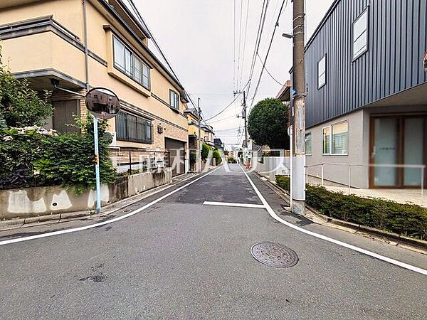 接道状況および現場風景　【杉並区西荻北3丁目】 お住まい探しは、家の良し悪しだけでなく周辺環境も重要なポイントです。ぜひ一度お客様の目でご覧ください。　