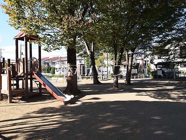 杉並区立関根文化公園 (730m)