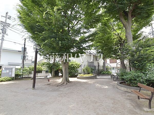 杉並区立西高井戸児童遊園 (720m)