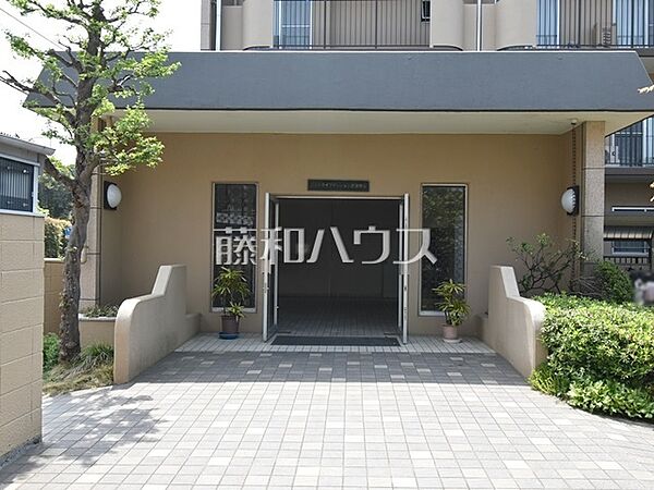 ≪エントランス≫住まう方をやさしく出迎えるエントランス　　【ニューライフマンション武蔵野台　E棟】