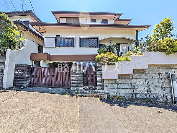≪現地外観（現況：古屋有）≫ハウスメーカーからプランまでフルオーダーで自由にマイホームがつくれる、建築条件のない宅地分譲　　【多摩市桜ヶ丘4丁目】