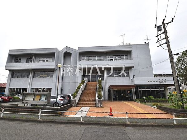 多摩市立東寺方図書館 (720m)