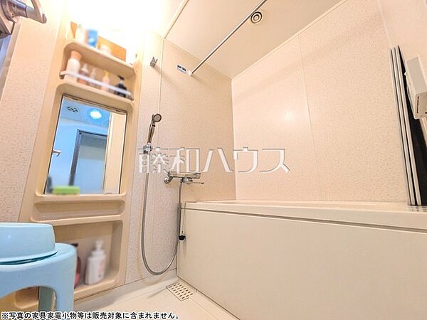 浴室　【ライネスハイム久米川】 落ち着いた色合いで疲れたからだを癒す、贅沢なくつろぎ空間です。