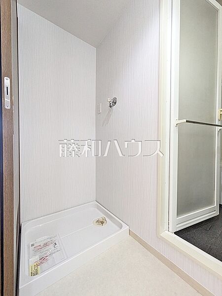洗濯機置き場　【クリオ鶴瀬壱番館】